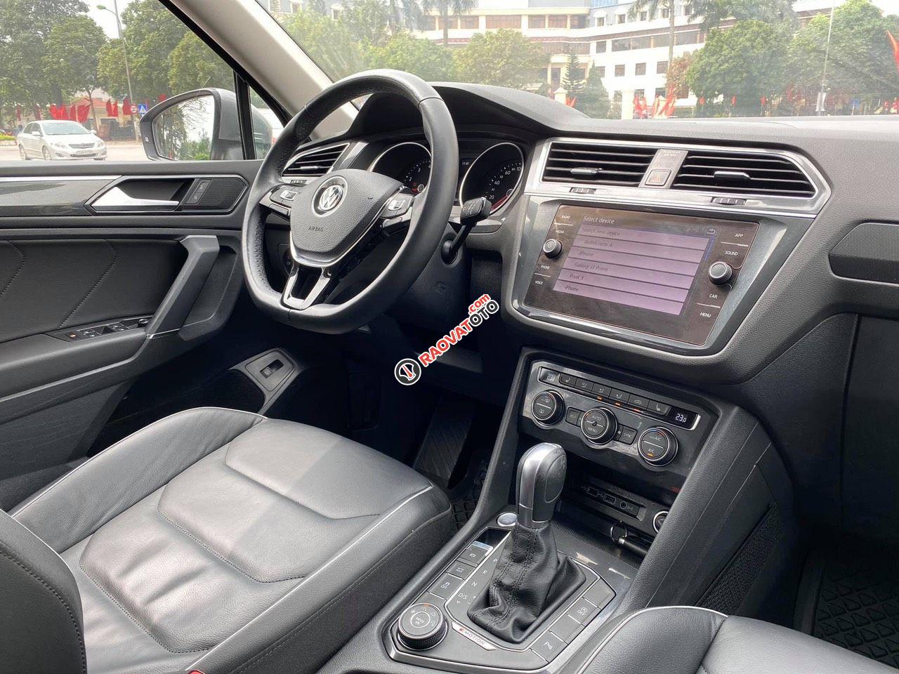 Cần bán xe Volkswagen Tiguan Allspace Highline đời 2019, màu đen, xe siêu lướt-2