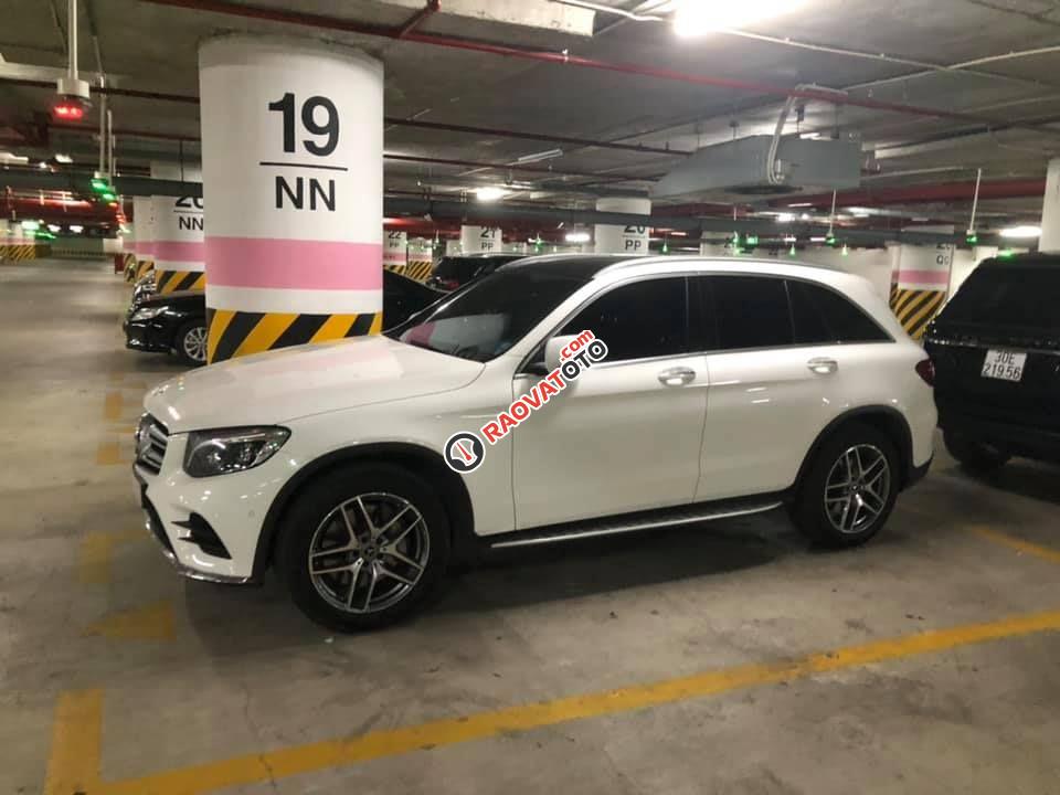 Chính chủ cần bán xe Mercedes GLC 300 sản xuất năm 2018, màu trắng-7