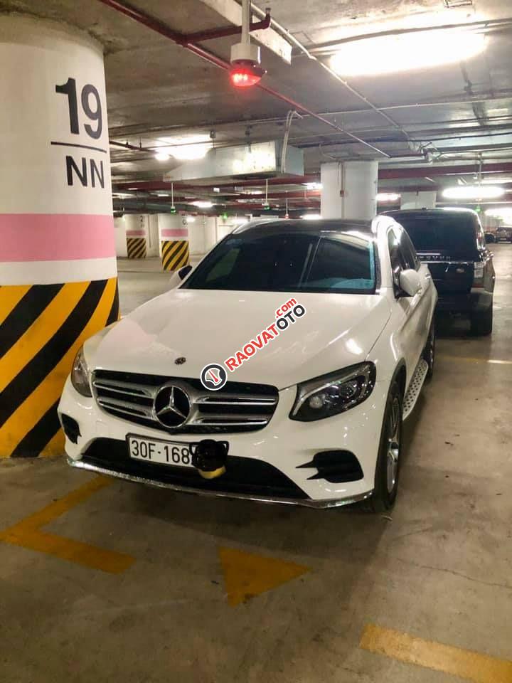 Chính chủ cần bán xe Mercedes GLC 300 sản xuất năm 2018, màu trắng-6