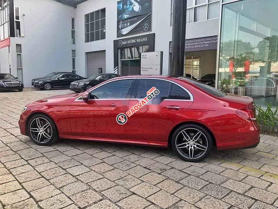 Cần bán gấp Mercedes E300 sản xuất 2017, màu đỏ-4