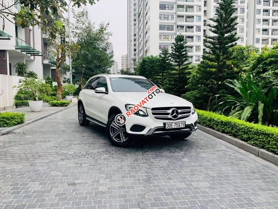Cần bán xe Mercedes GLC250 năm sản xuất 2017, màu trắng-6