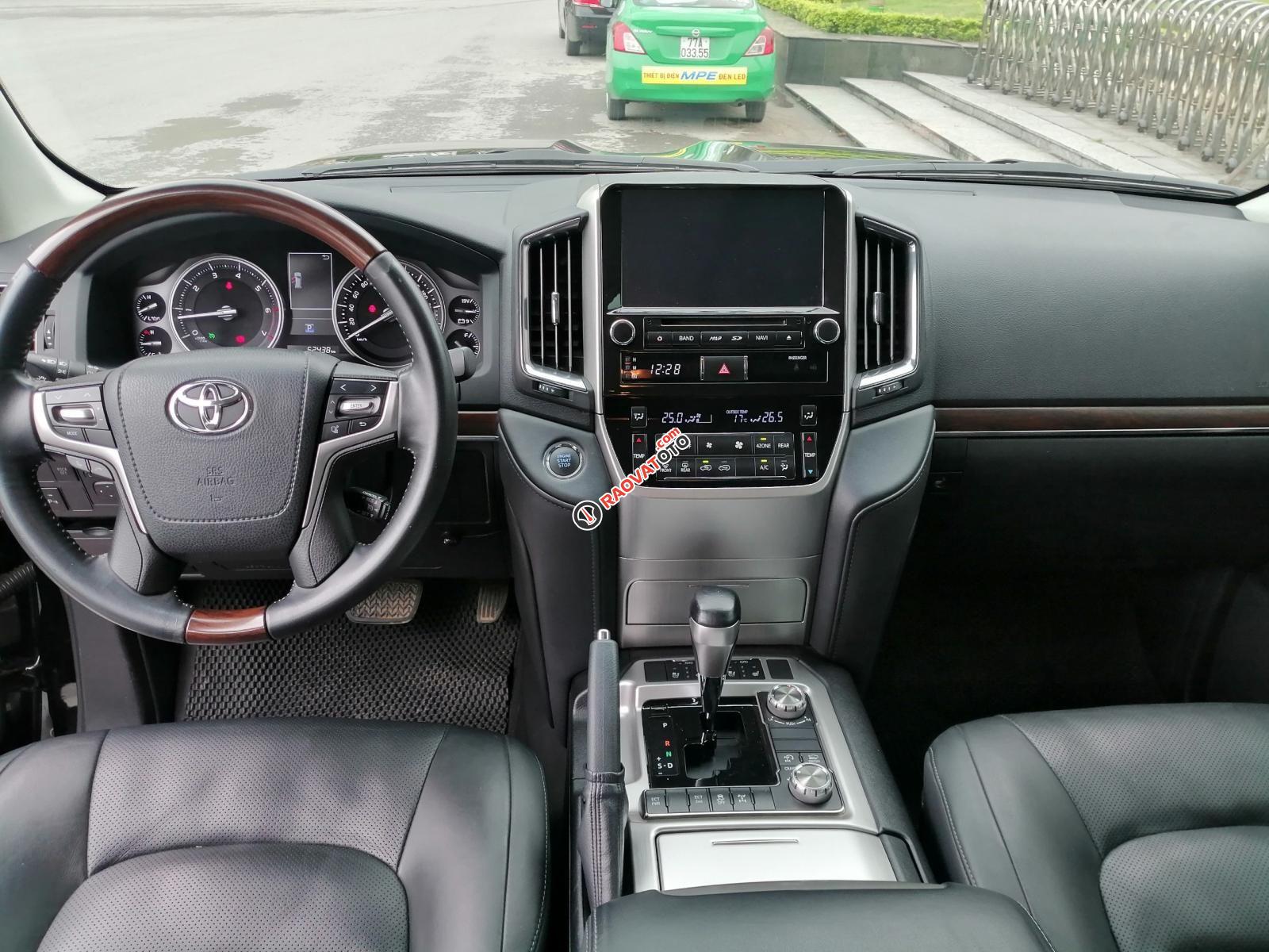 Bán Toyota Land Cruiser VX sản xuất 2016, màu đen, nhập khẩu nguyên chiếc-2