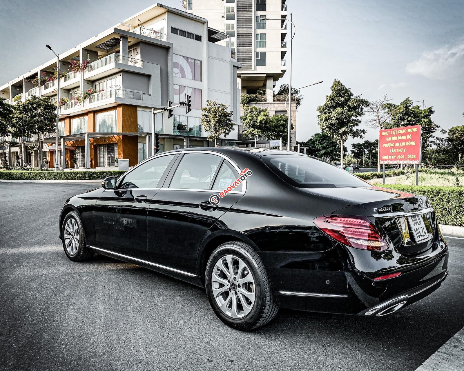 Cần bán Mercedes E 200 sản xuất 2017, màu đen, xe cũ chính hãng-5