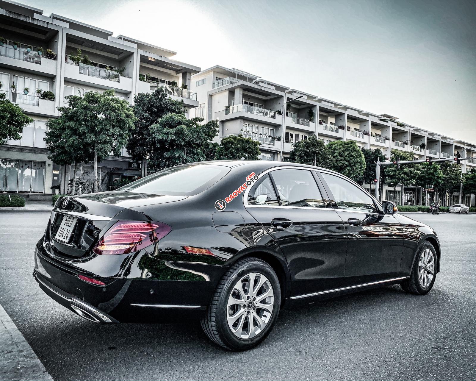 Cần bán Mercedes E 200 sản xuất 2017, màu đen, xe cũ chính hãng-1