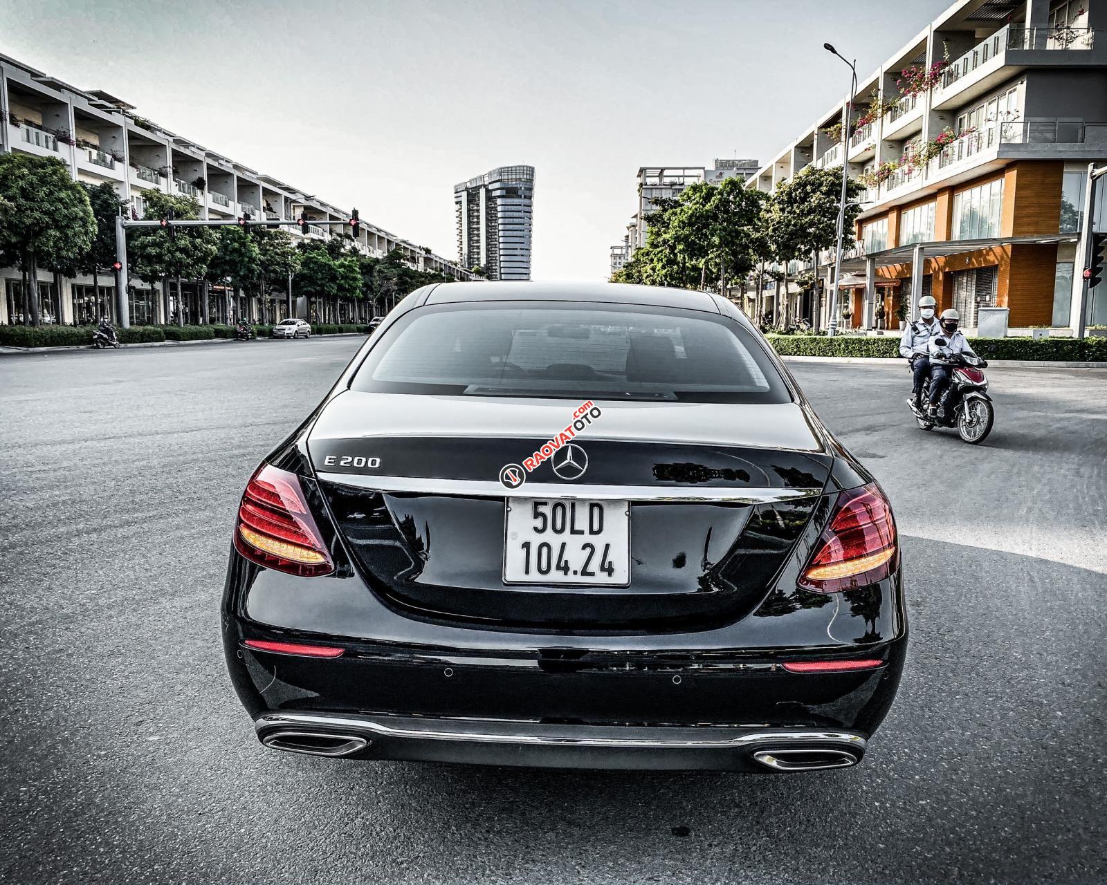Cần bán Mercedes E 200 sản xuất 2017, màu đen, xe cũ chính hãng-2