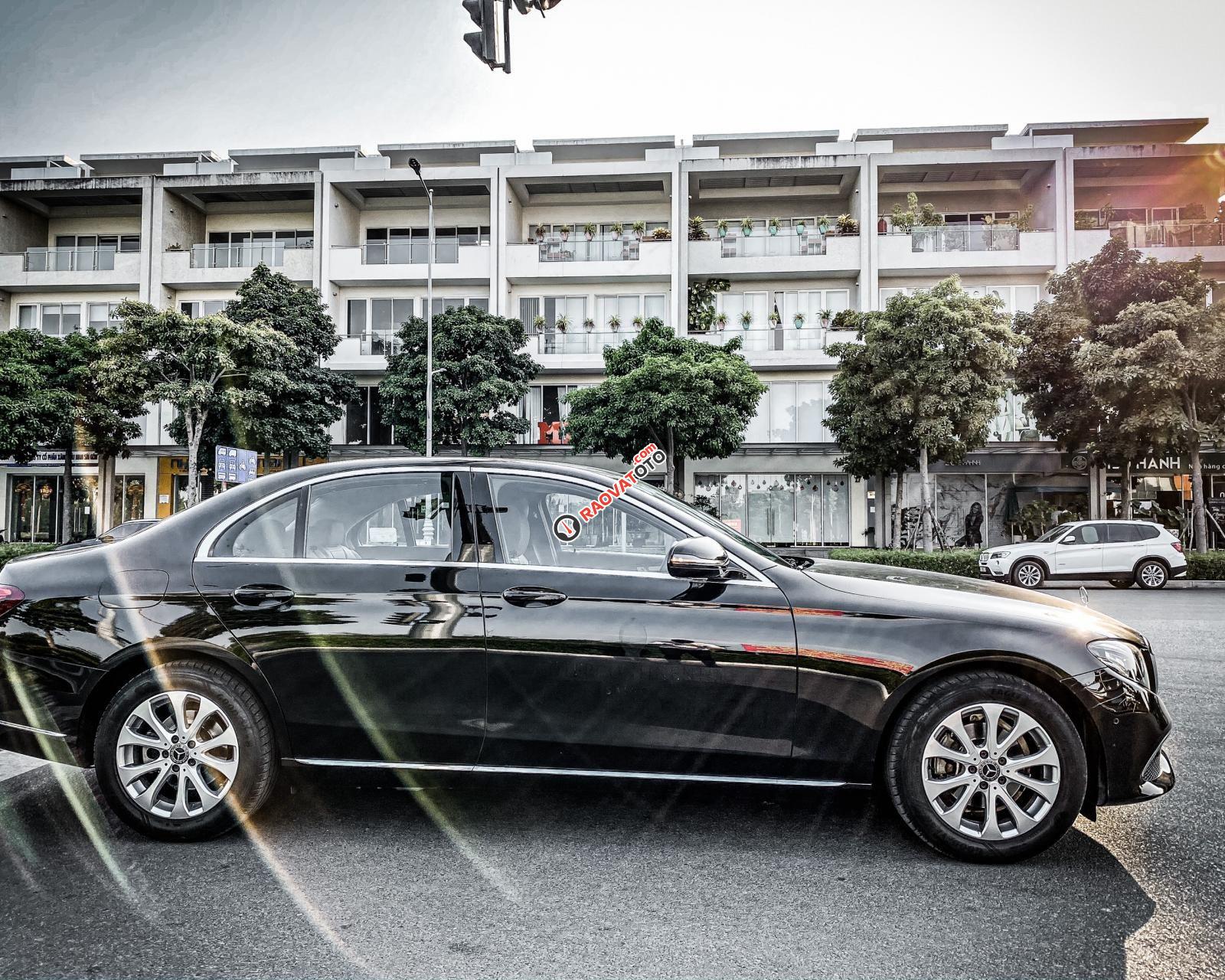 Cần bán Mercedes E 200 sản xuất 2017, màu đen, xe cũ chính hãng-3