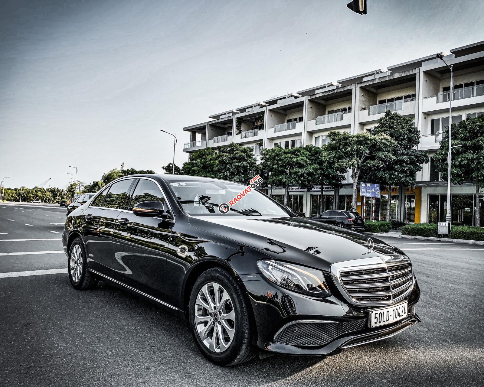 Cần bán Mercedes E 200 sản xuất 2017, màu đen, xe cũ chính hãng-4