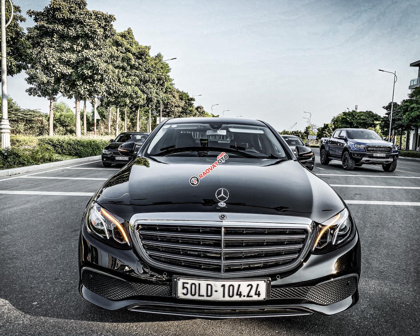 Cần bán Mercedes E 200 sản xuất 2017, màu đen, xe cũ chính hãng-0