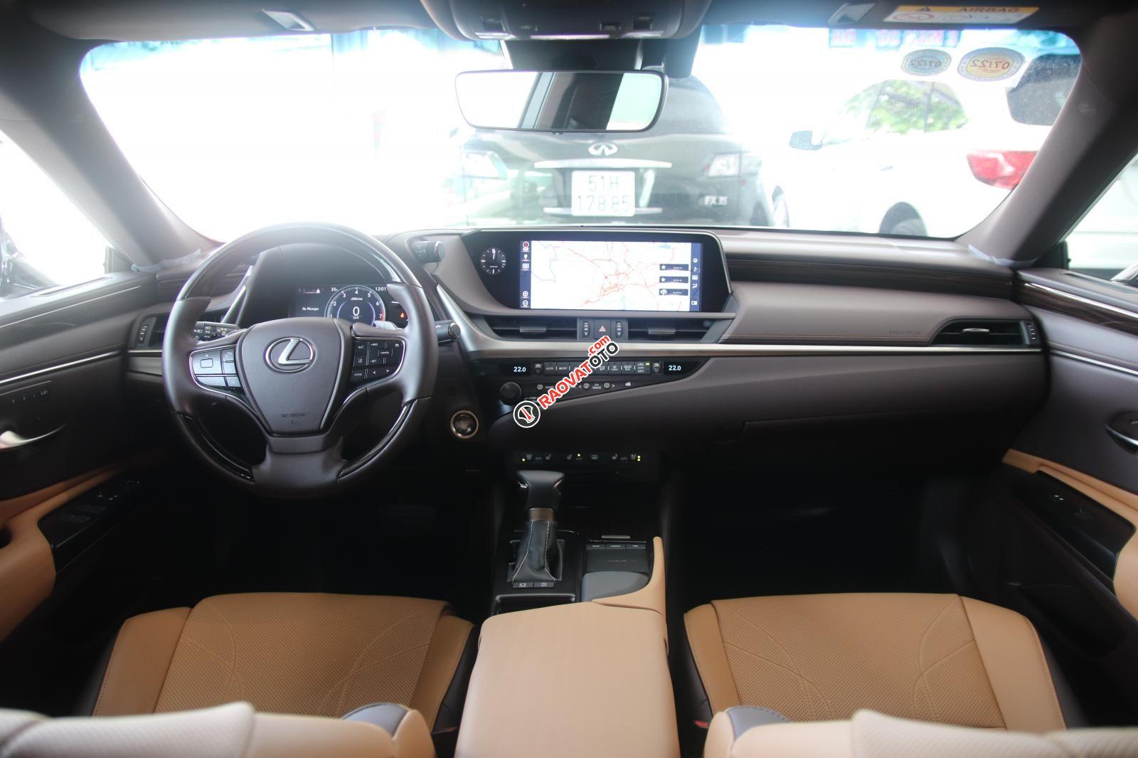 Bán xe hạng sang giá thấp với chiếc Lexus ES 250 đời 2020, màu xám, xe nhập-12