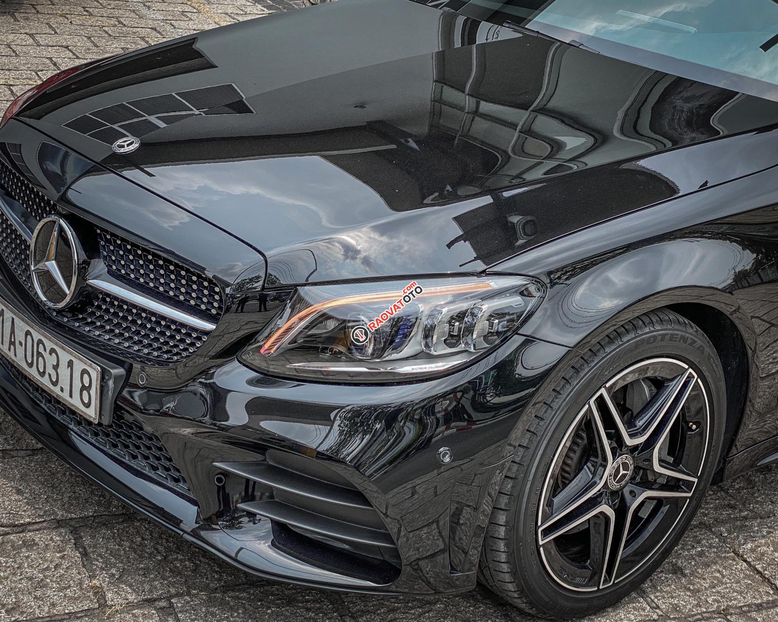 Cần bán gấp Mercedes C300 đời 2020, màu đen, xe siêu lướt-6