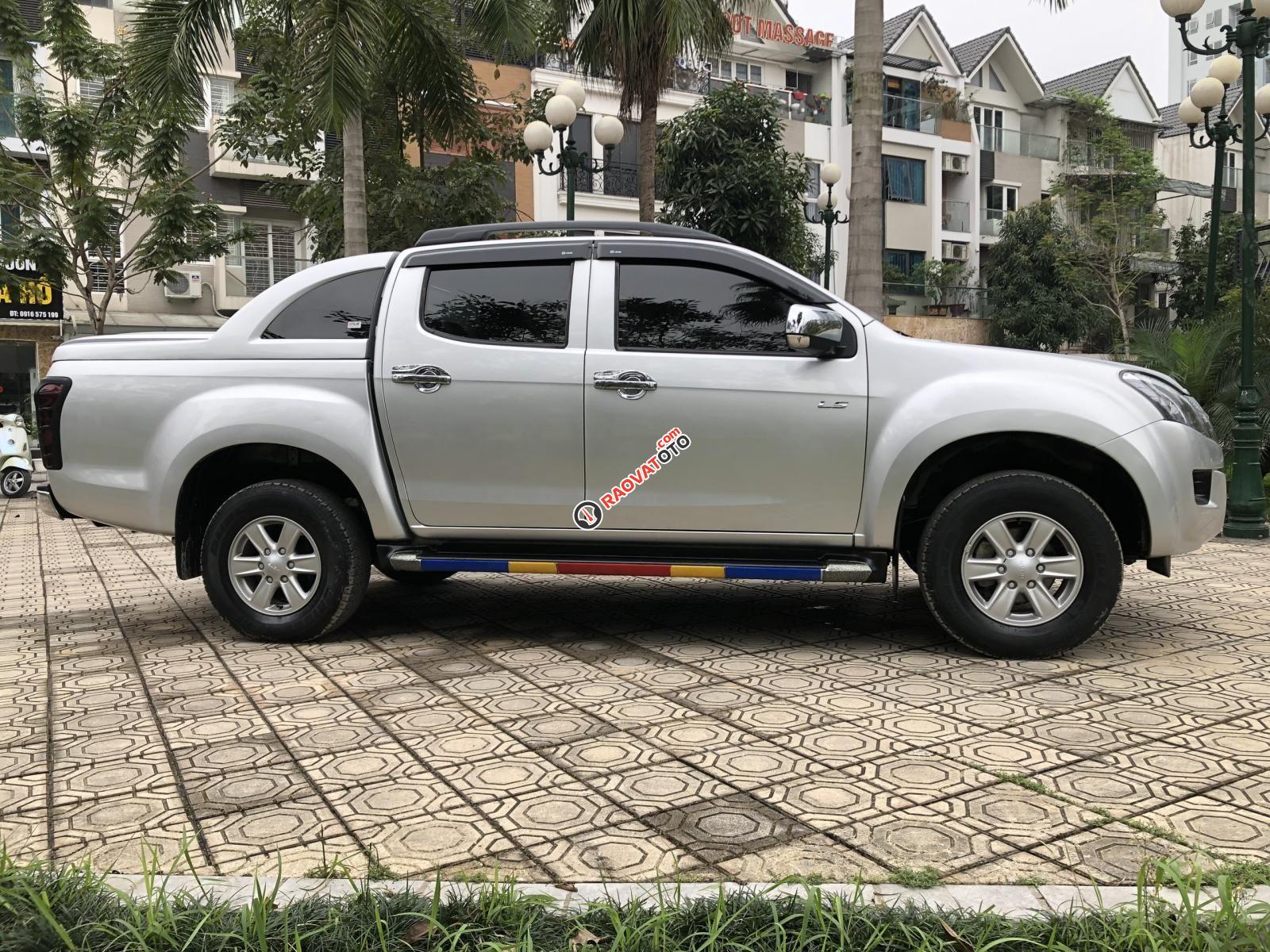 Cần bán xe Isuzu Dmax năm 2016, màu bạc, chính chủ đi từ đầu-10