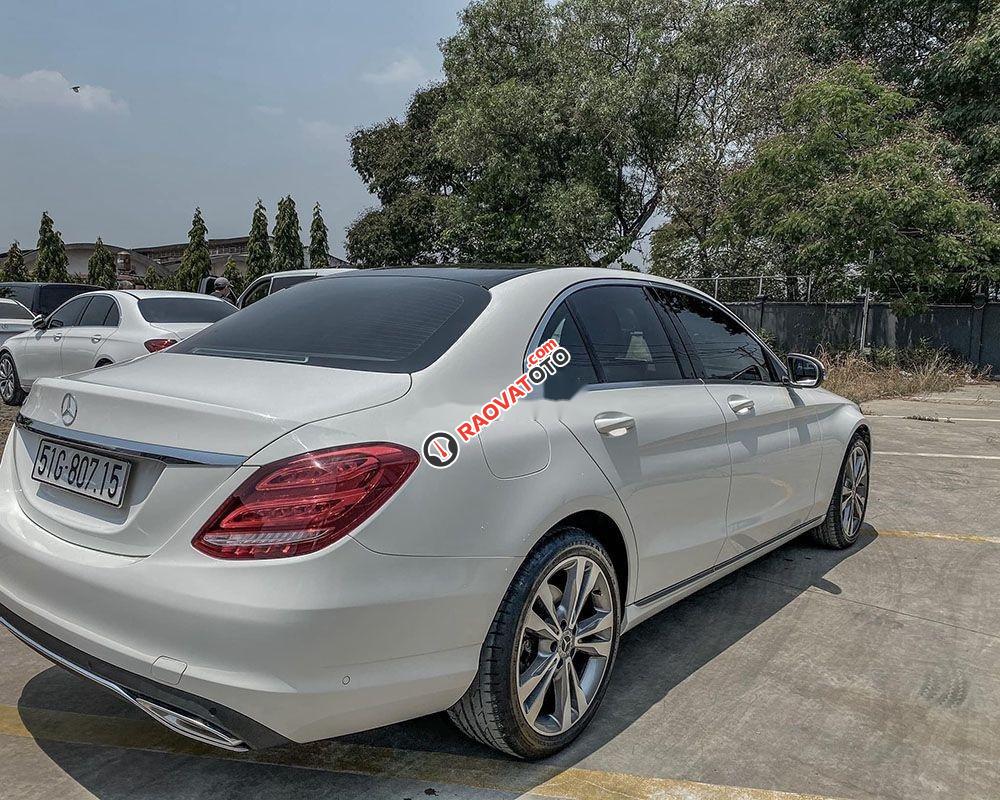 Bán xe Mercedes C250 năm sản xuất 2018, màu trắng-4