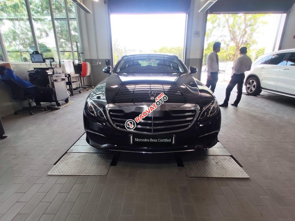 Mercedes-Benz Vietnamstar Phú Mỹ Hưng bán Mercedes E200 năm 2017, màu đen-1