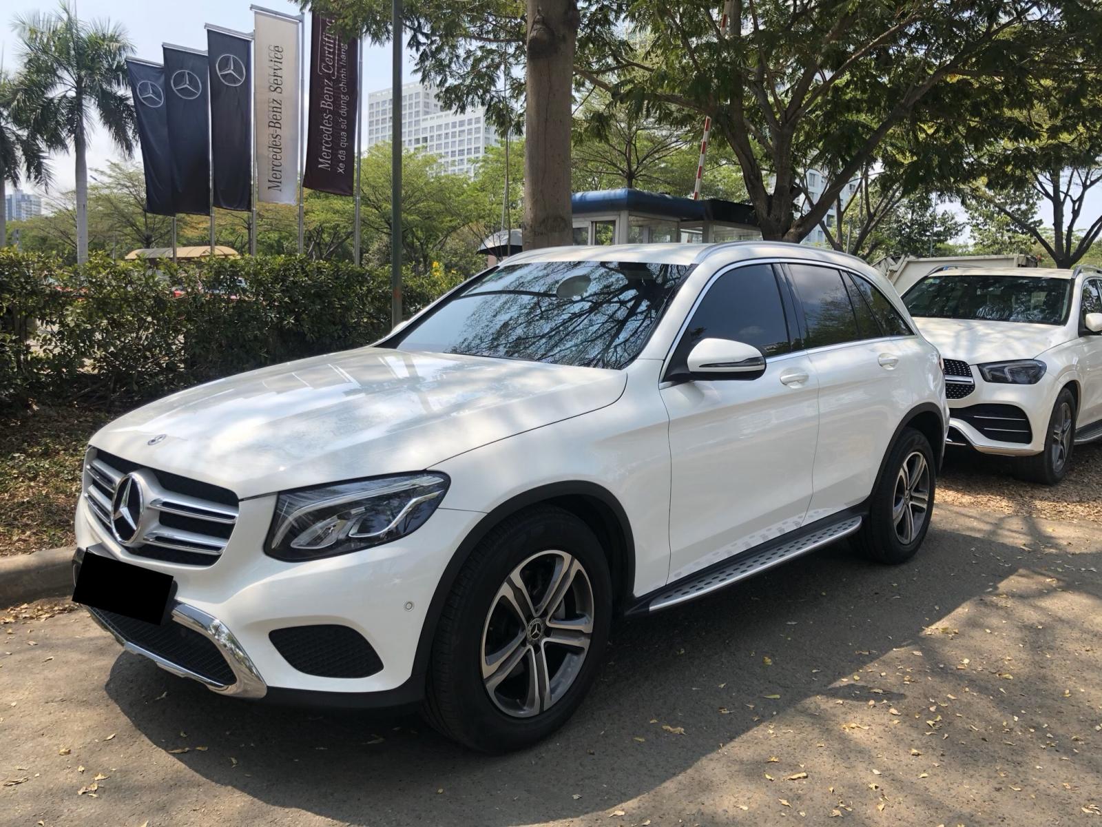 Mercedes Phú Mỹ Hưng cần bán GLC200 2019 lướt chính hãng, odo 6.500 km - màu trắng-1