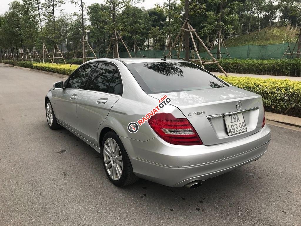 Cần bán Mercedes C250 sản xuất năm 2011, màu bạc-7