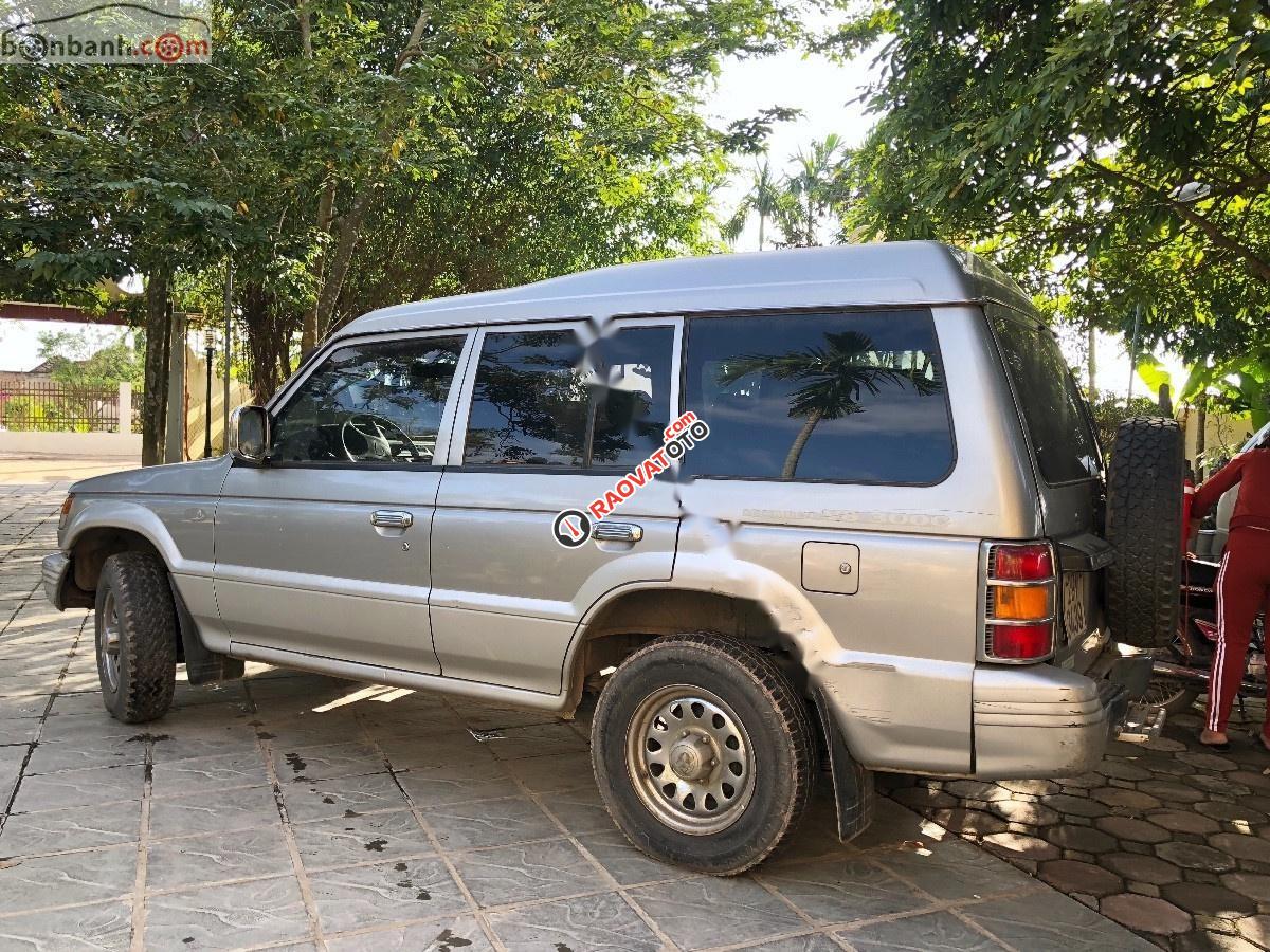 Cần bán lại xe Mitsubishi Pajero 3.0 năm 2005, màu bạc giá cạnh tranh-4