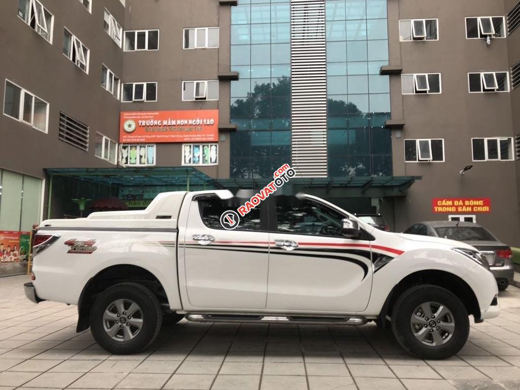 Bán Mazda BT 50 2.2MT sản xuất 2017, màu trắng, nhập khẩu nguyên chiếc số sàn, giá tốt-6