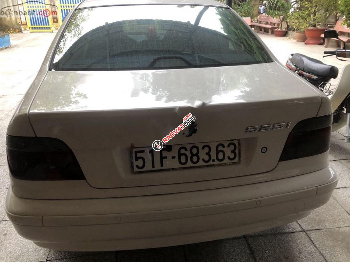 Bán xe BMW 525i sản xuất 2002, màu trắng, chính chủ -0