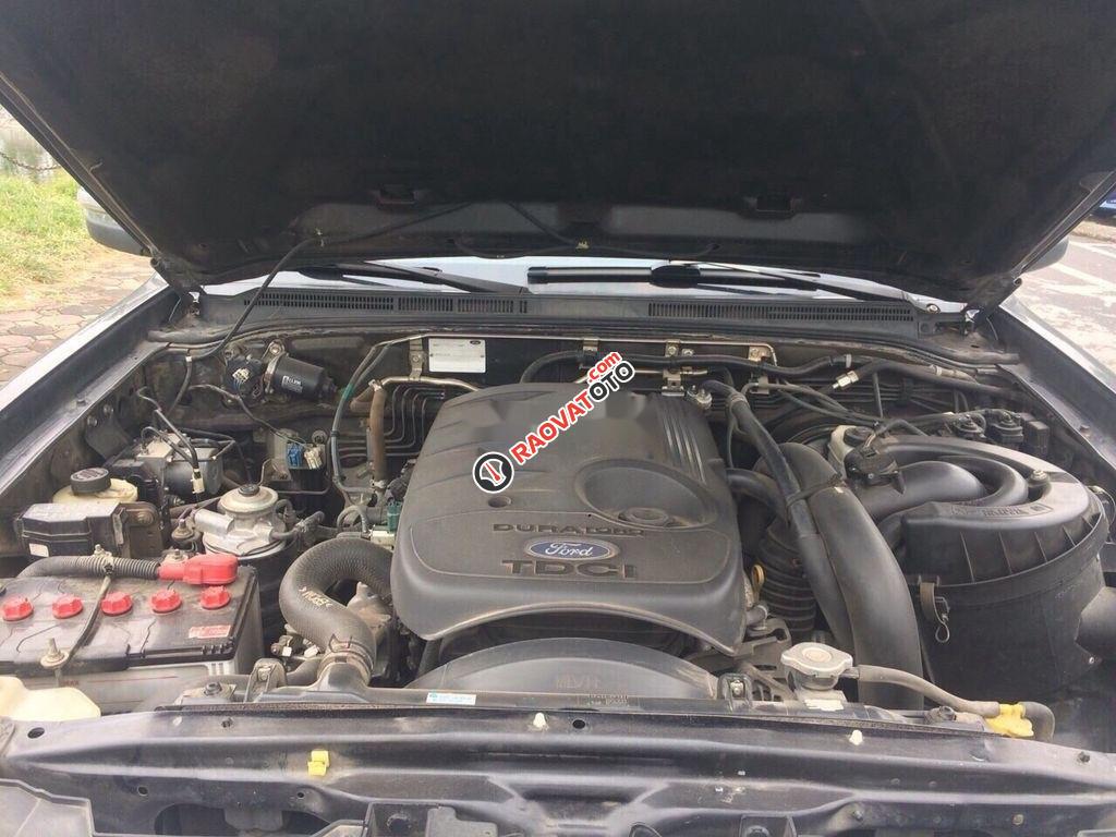 Cần bán lại xe Ford Everest MT năm 2014, màu đen chính chủ-7