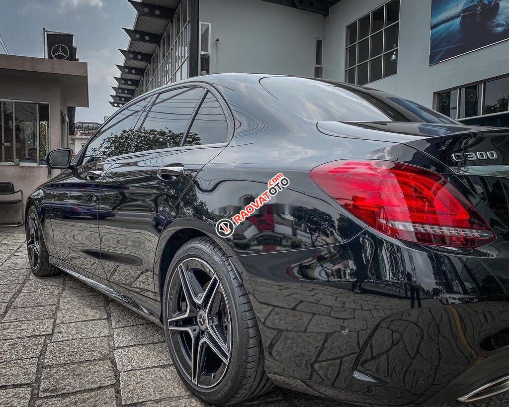 Bán Mercedes C300 AMG đời 2018, màu đen chính chủ-1