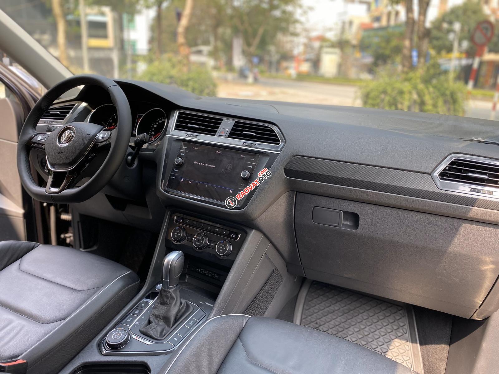 Bán Volkswagen Tiguan đời 2018, màu đen, xe mới đi-3