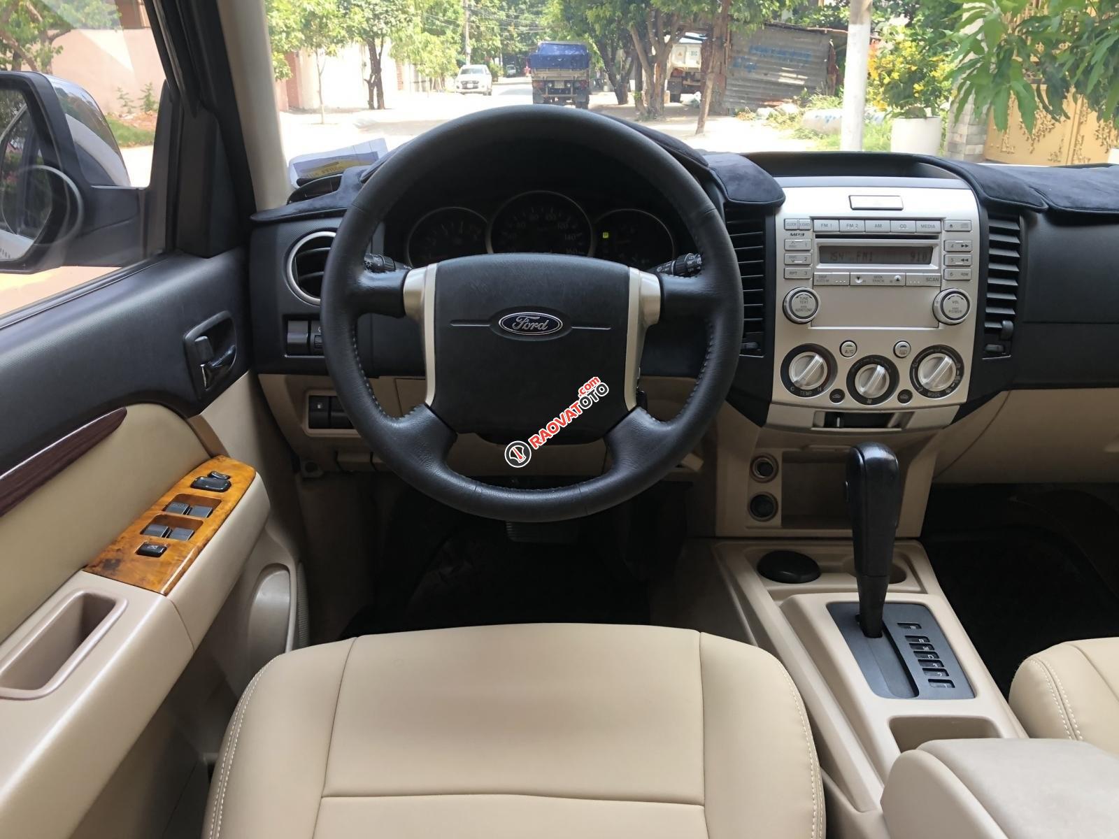 Bán ô tô Ford Everest Limited năm 2011, màu trắng còn mới-8