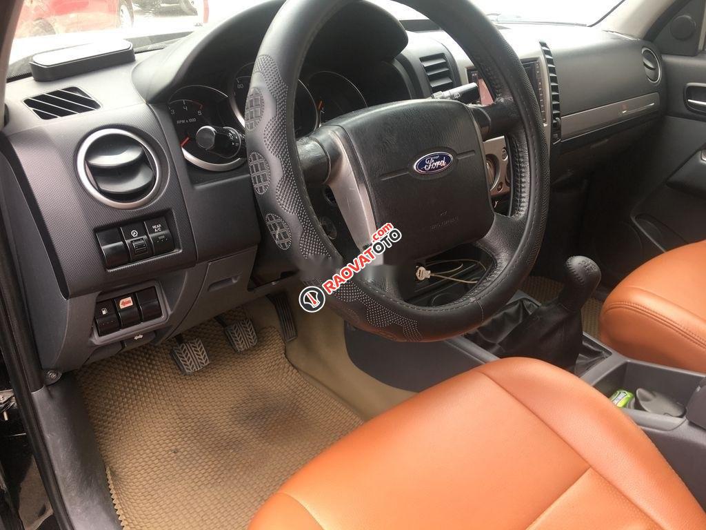 Cần bán lại xe Ford Everest MT năm 2014, màu đen chính chủ-4