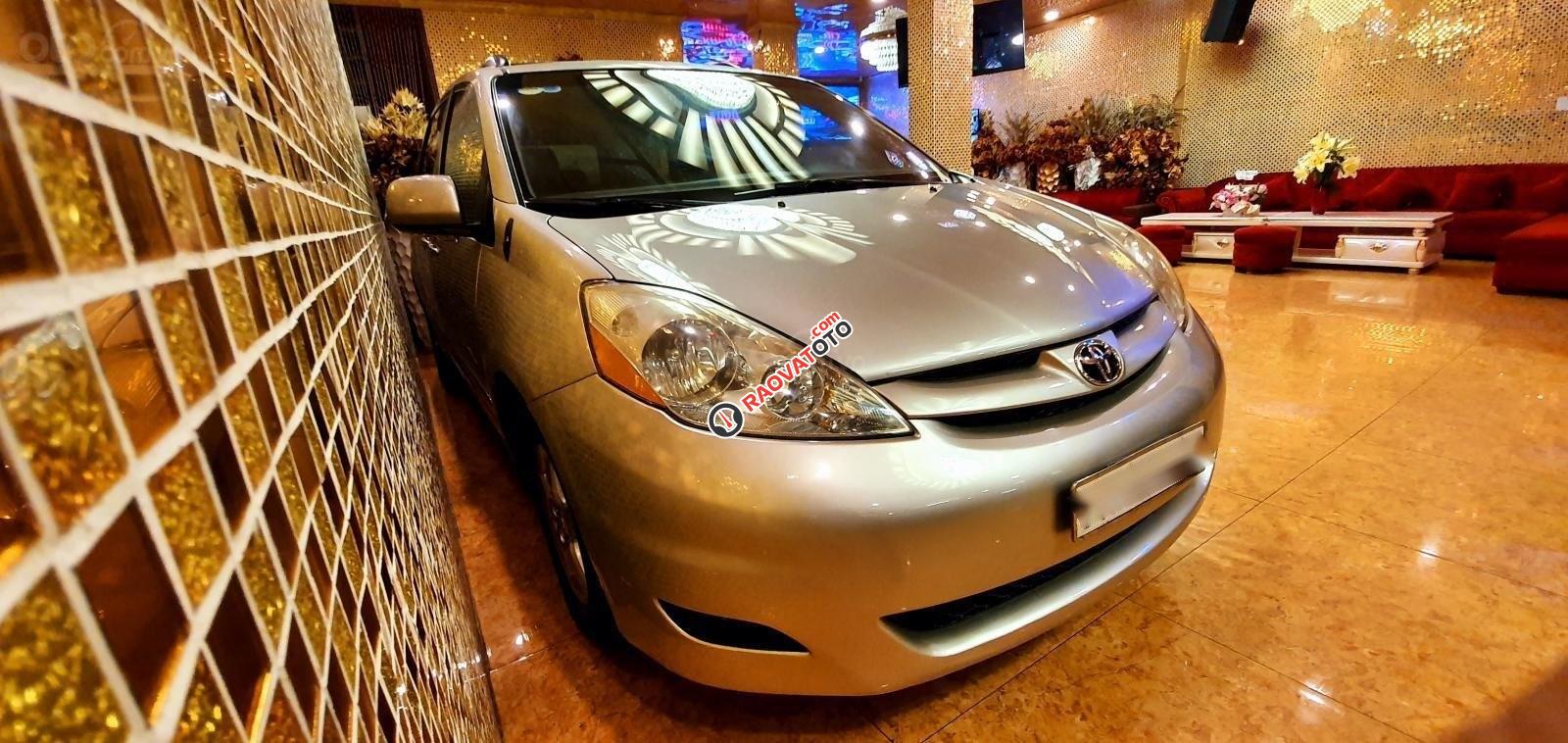 Cần bán xe Toyota Sienna LE sản xuất năm 2008, màu vàng cát, số tự động-4