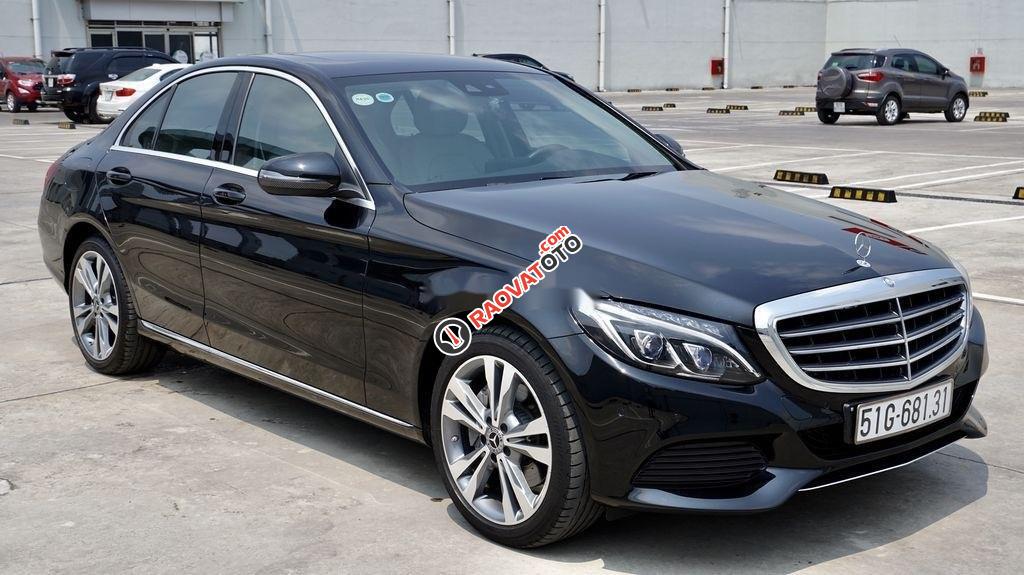 Cần bán lại xe Mercedes C250 đời 2017, màu đen-2