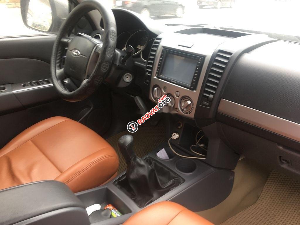 Cần bán lại xe Ford Everest MT năm 2014, màu đen chính chủ-5