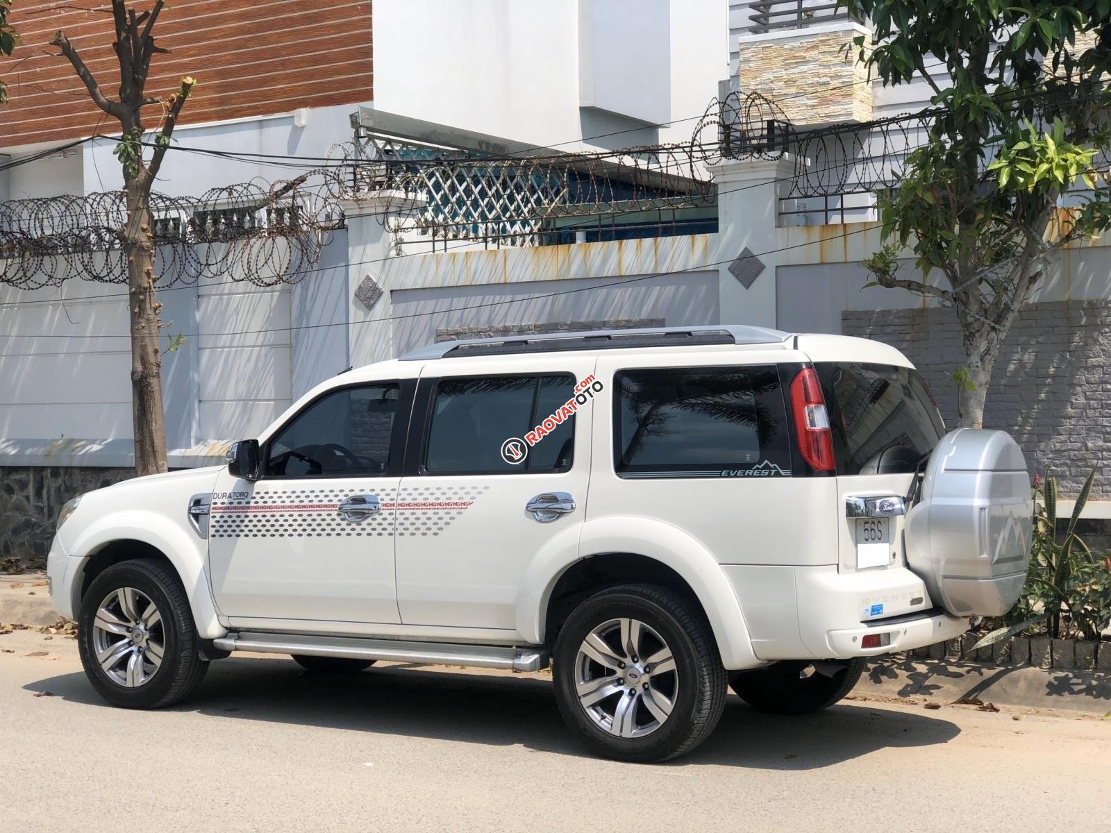 Bán ô tô Ford Everest Limited năm 2011, màu trắng còn mới-2