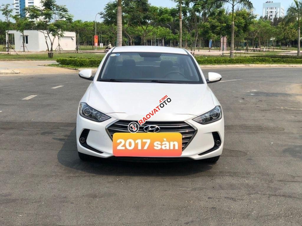 Cần bán gấp Hyundai Elantra năm 2017, số sàn-11