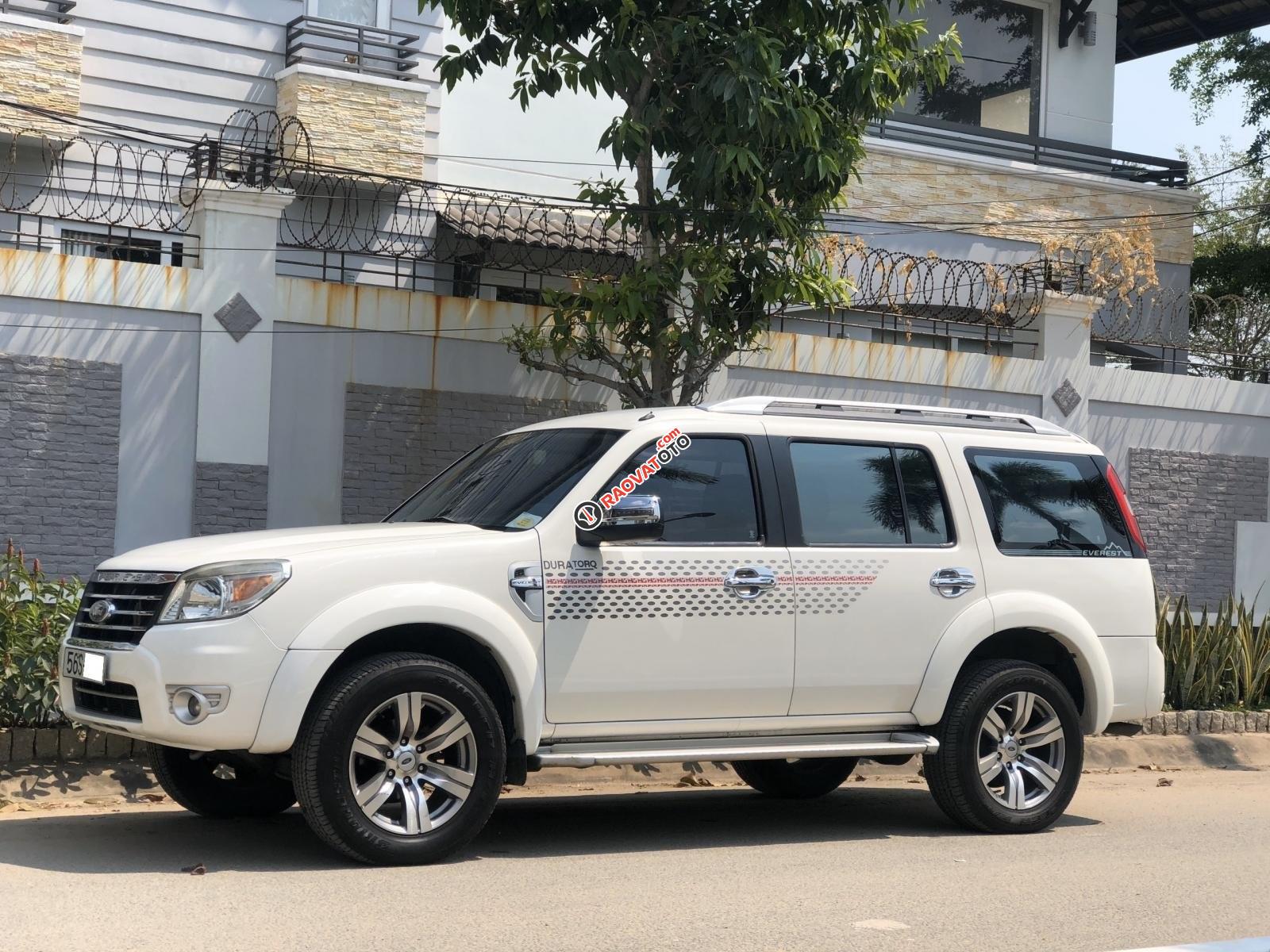 Bán ô tô Ford Everest Limited năm 2011, màu trắng còn mới-1