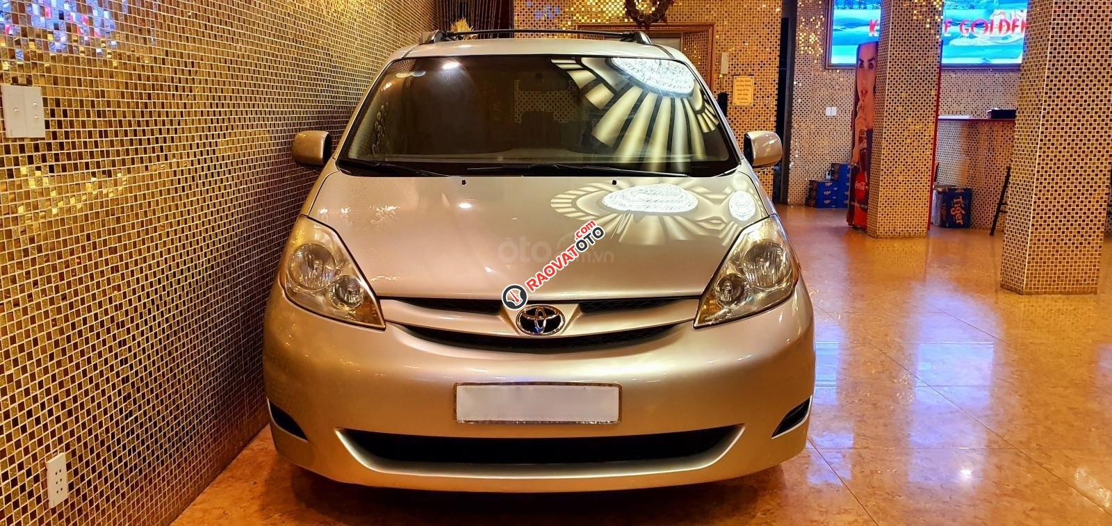 Cần bán xe Toyota Sienna LE sản xuất năm 2008, màu vàng cát, số tự động-9