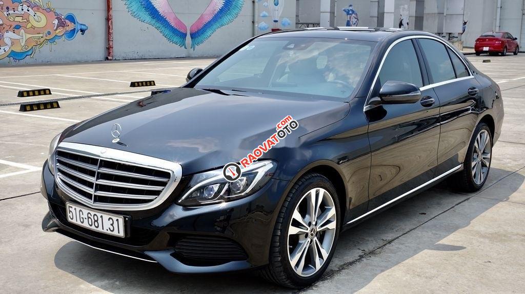 Cần bán lại xe Mercedes C250 đời 2017, màu đen-1