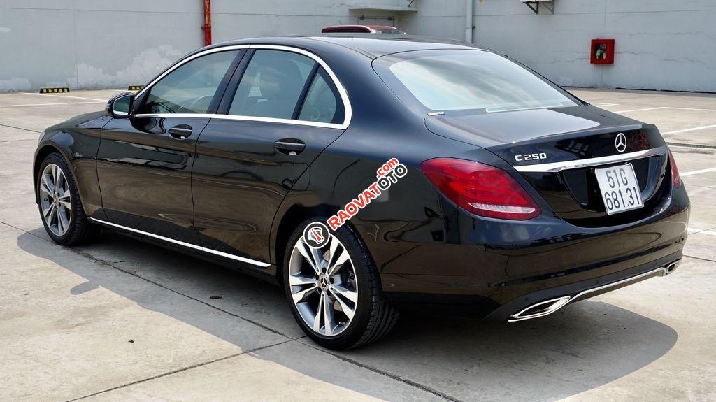 Cần bán lại xe Mercedes C250 đời 2017, màu đen-3