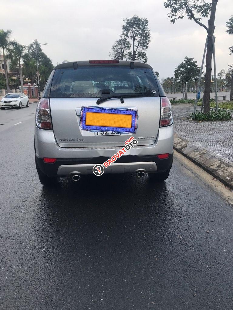 Cần bán Chevrolet Captiva Maxx LTZ sản xuất 2010, màu bạc số tự động, giá 275tr-0