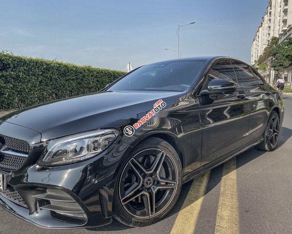 Cần bán lại xe Mercedes C class sản xuất 2019, màu đen-1