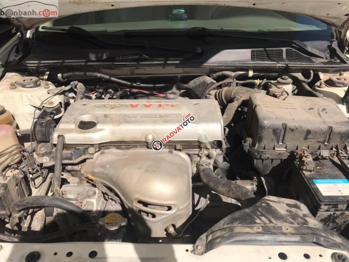 Cần bán gấp Toyota Camry 2.4 2003, màu trắng, giá tốt-0