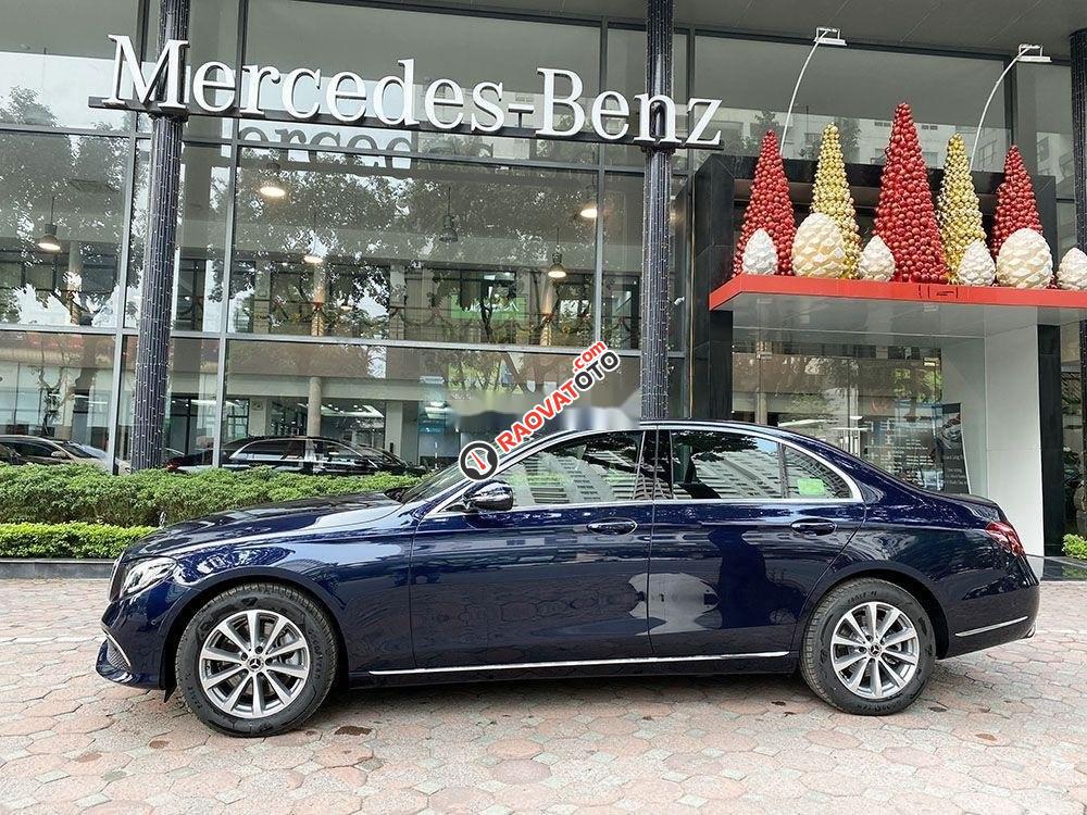 Cần bán Mercedes E class đời 2019, màu xanh lam-3