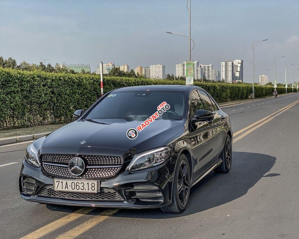 Cần bán lại xe Mercedes C class sản xuất 2019, màu đen-4