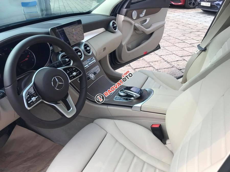Bán Mercedes C200 Exclusive đời 2019, màu đen, xe mới 100%-3