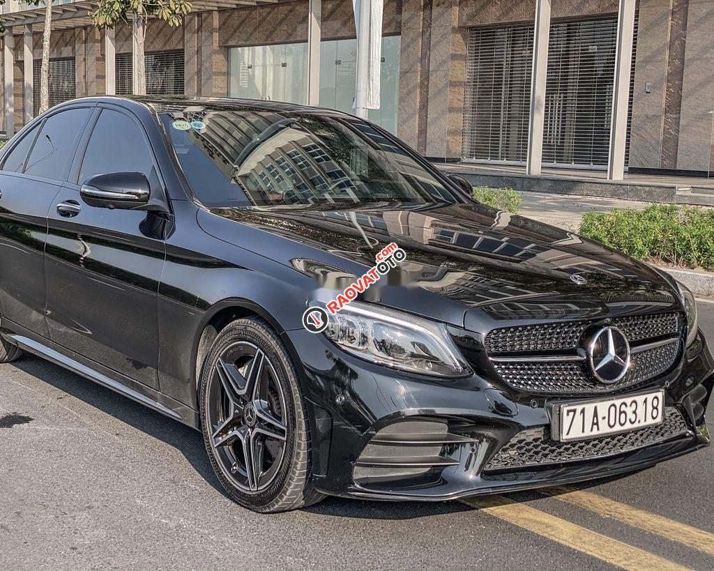 Cần bán lại xe Mercedes C class sản xuất 2019, màu đen-6
