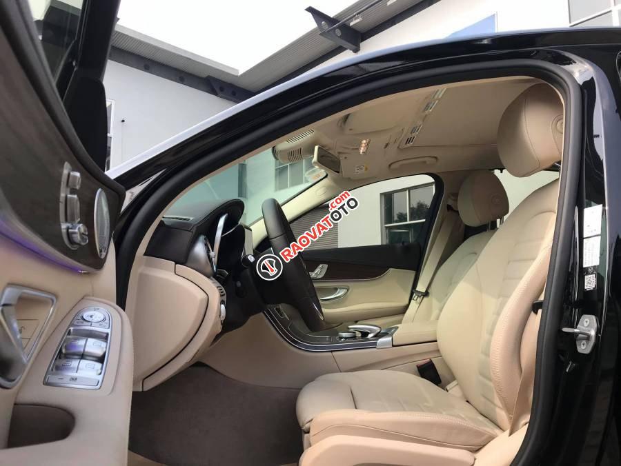 Bán Mercedes C200 Exclusive đời 2019, màu đen, xe mới 100%-4