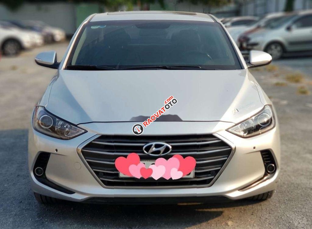 Cần bán lại xe Hyundai Elantra năm 2016, giá 560tr-10
