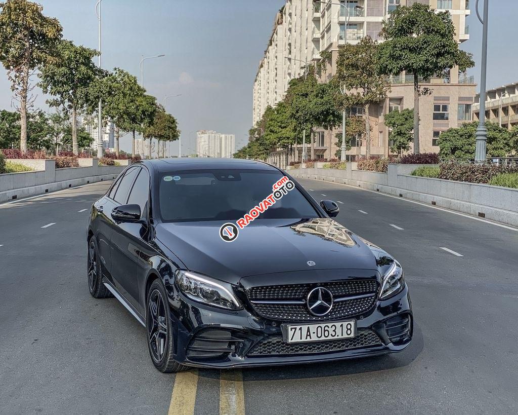 Cần bán lại xe Mercedes C class sản xuất 2019, màu đen-5
