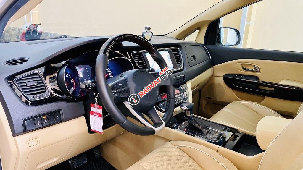 Bán xe Kia Sedona 2.2 DATH đời 2018, màu trắng như mới-3