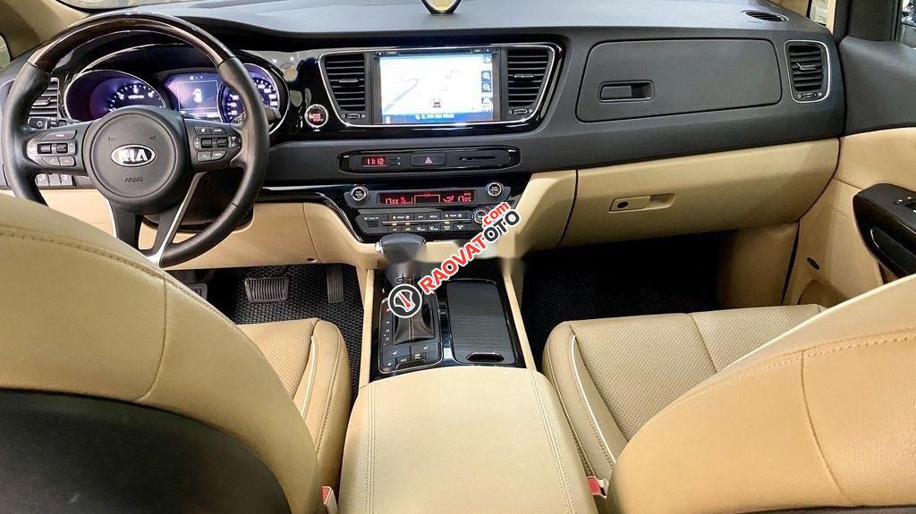 Bán xe Kia Sedona 2.2 DATH đời 2018, màu trắng như mới-4