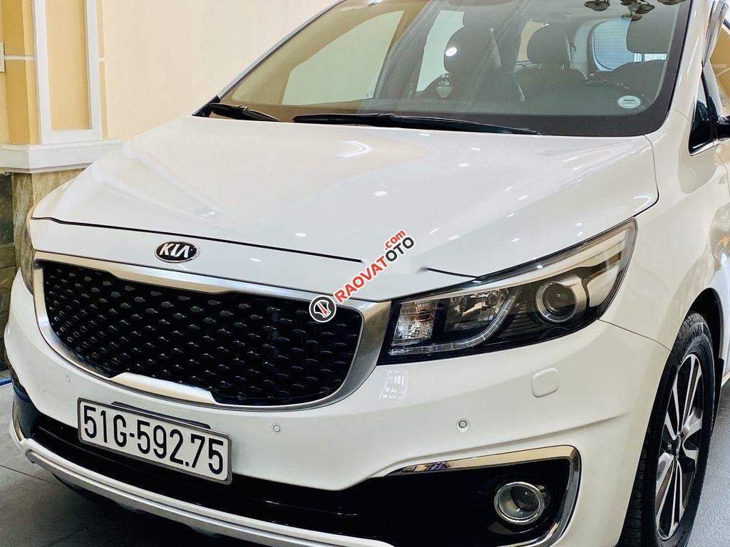 Bán xe Kia Sedona 2.2 DATH đời 2018, màu trắng như mới-1