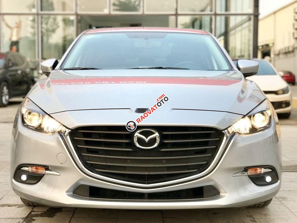 Bán Mazda 3 1.5 AT Facelift năm 2017, màu bạc còn mới-0